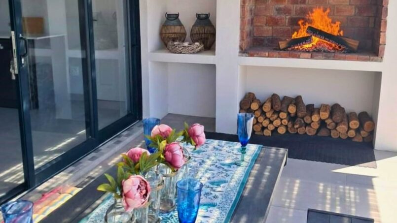 Dwarskersbos Accommodation - Fijnbos Holiday House - Braai and Seating