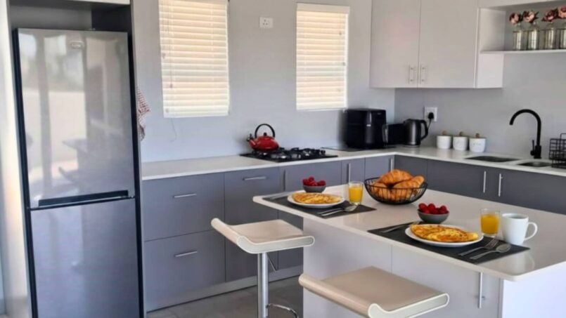 Dwarskersbos Accommodation - Fijnbos Holiday House - Kitchen