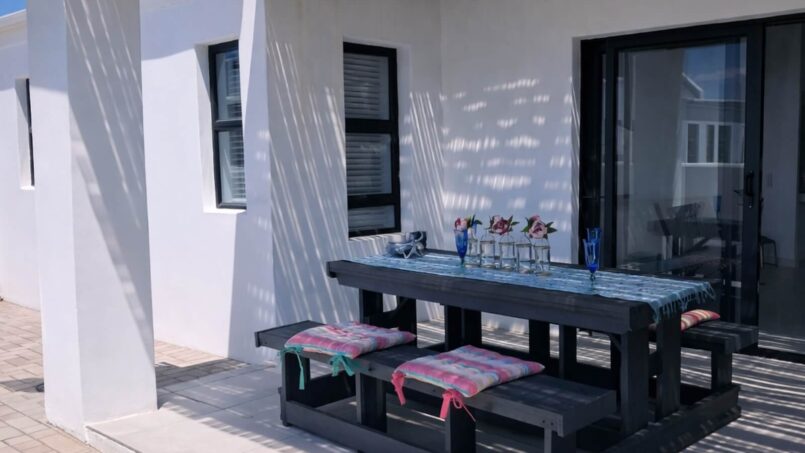 Dwarskersbos Accommodation - Fijnbos Holiday House - Patio and Seating