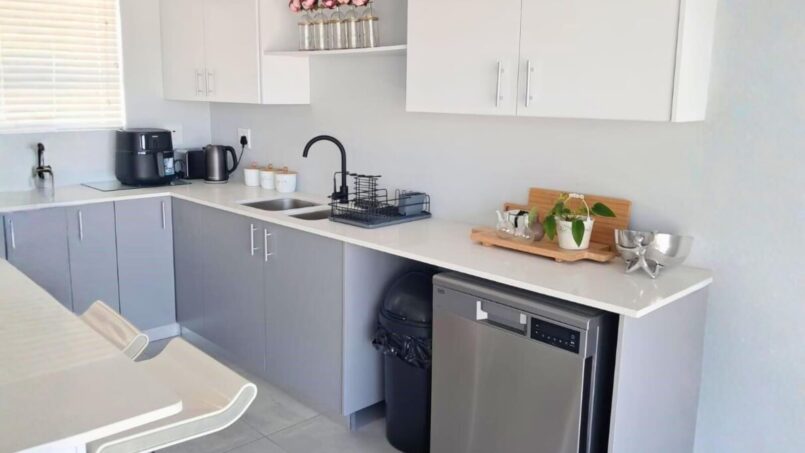 Dwarskersbos Accommodation - Fijnbos Holiday House - Kitchen