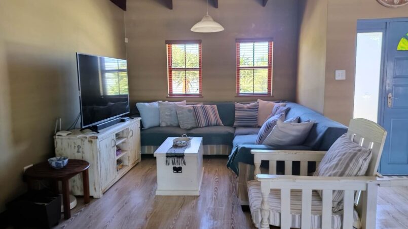 Dwarskersbos Accommodation - Bittersoet Holiday House - Lounge and TV