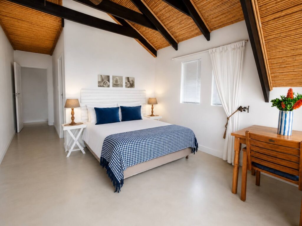 Dwarskersbos Accommodation - Noordewind - Beachfront Holiday Accommodation - Main bedroom
