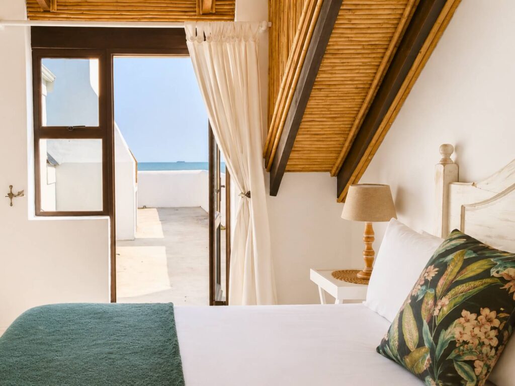 Dwarskersbos Accommodation - Noordewind - Beachfront Holiday Accommodation - Guest bedroom