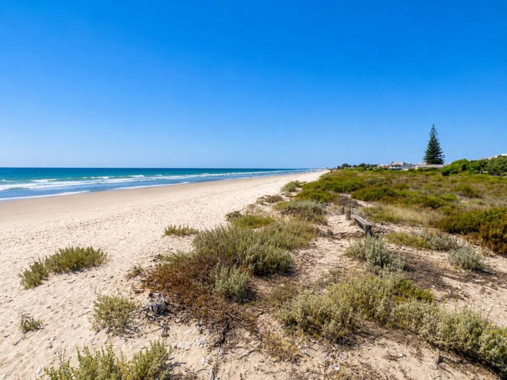 Dwarskerbos Accommodation - Beach on the perfect sunny day.