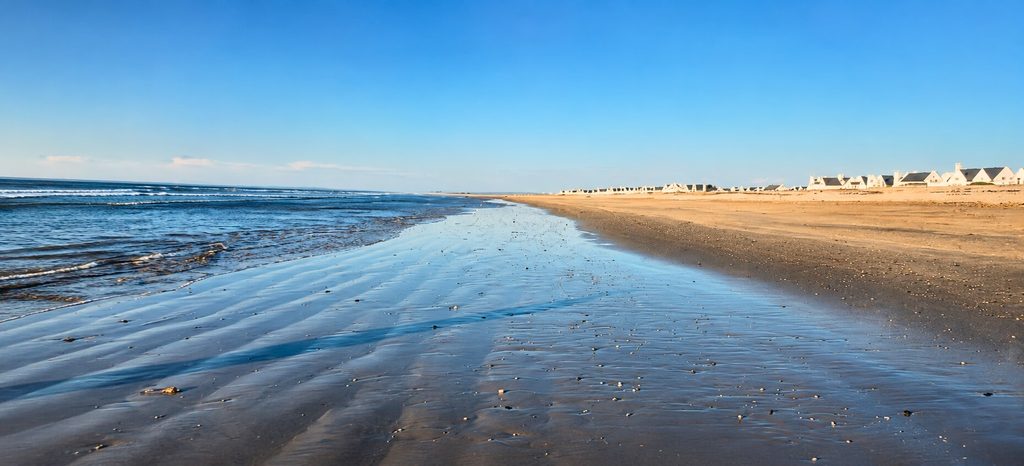 Dwarskersbos Accommodation - Dwarskersbos Beach on a sunny day